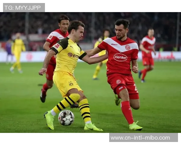 杜塞尔多夫主场迎战帕德博恩双方争夺关键三分的精彩对决